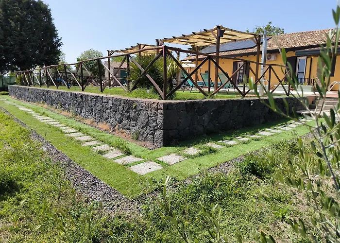 Egle Belpasso, Con Piscina Летний дом
